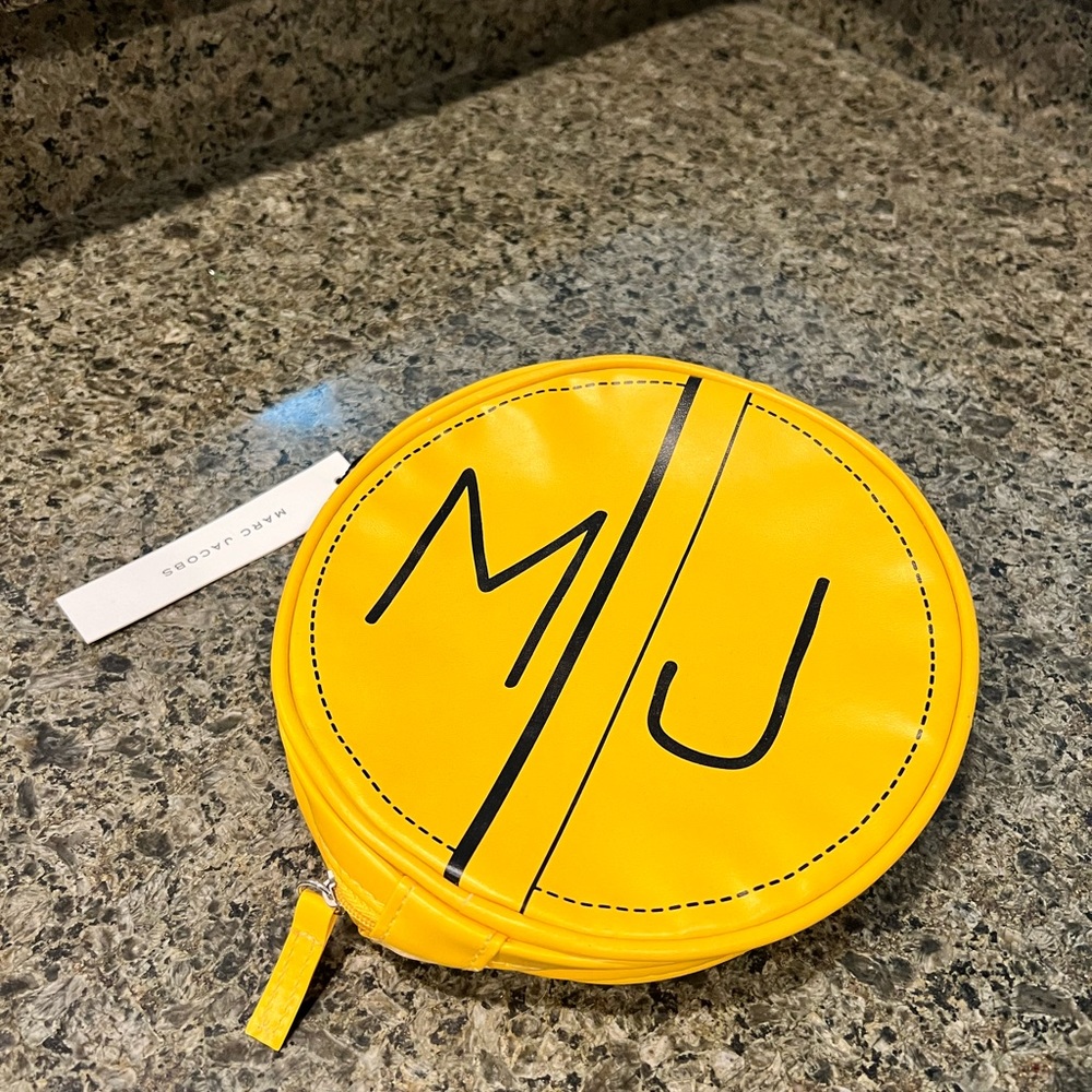 NWT Marc Jacobs Vintage Smile Hand Bag Yellow 7” Round